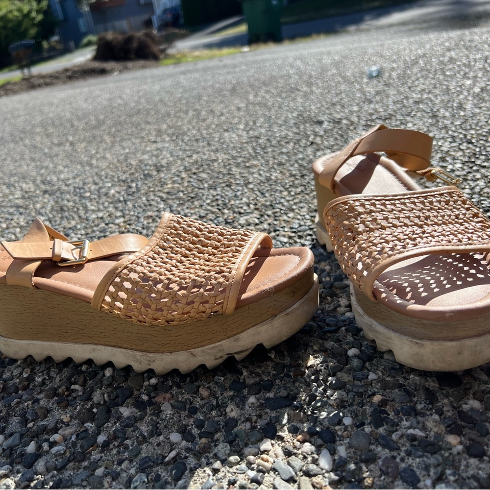 Platform sandals